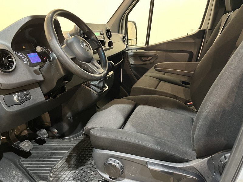 Interior photo 1: כלי רכב מסחרי במיטה שטוחה, כלי רכב מסחרי קומבי Mercedes-Benz Sprinter 315 CDI L2 RWD DC Dubbel Cabine Open Laadbak / Euro 6 / Trekhaak 3500 KG / Airco / 12.000 KM !! / BPM VRIJ !!