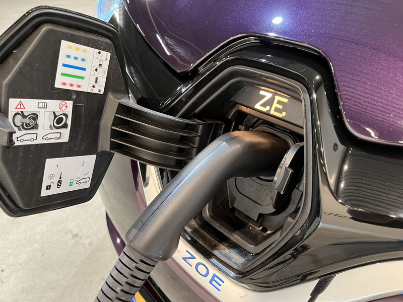 מכונית Renault ZOE R110 Experience 52 kWh (Huuraccu) / CarPlay / Camera / Airco / Cruise Control / LMV / Navigatie / 11.000 KM !! Prijs ex BTW € 11.500,-: תמונה 20