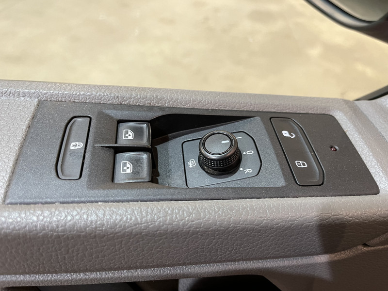הַחכָּרָה Volkswagen Transporter 2.0 TDI L1H1 150 PK Automaat / Airco / Cruise Control / CarPlay / PDC / Trekhaak / Klep Volkswagen Transporter 2.0 TDI L1H1 150 PK Automaat / Airco / Cruise Control / CarPlay / PDC / Trekhaak / Klep: תמונה 9