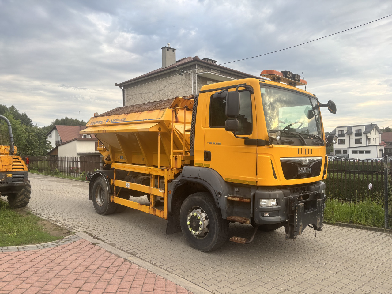 MAN TGM 18.250 4X4BB GRITTER/SPREADER/PLOUGH - מפלסת שלג: תמונה 2 MAN TGM 18.250 4X4BB GRITTER/SPREADER/PLOUGH - מפלסת שלג: תמונה 2