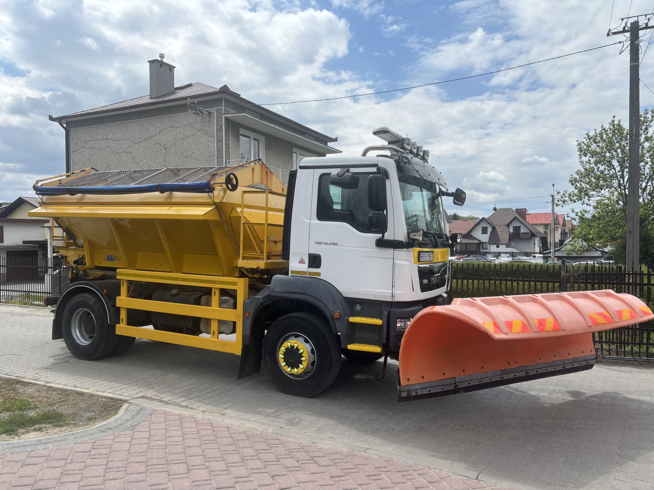 MAN TGM 18.290 4X4BB GRITTER/SPREADER PLOUGH ECON - מפלסת שלג: תמונה 2 MAN TGM 18.290 4X4BB GRITTER/SPREADER PLOUGH ECON - מפלסת שלג: תמונה 2