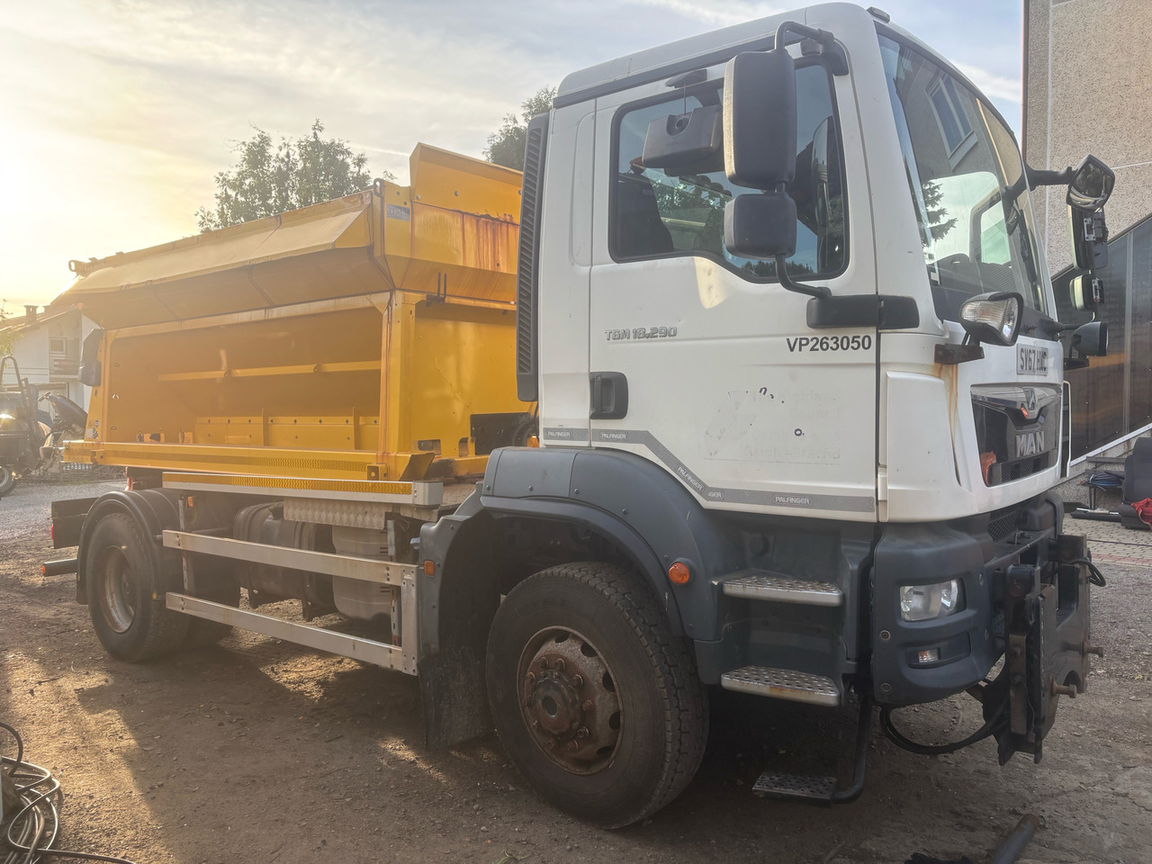 MAN TGM 18.290 4x4BB SPREADER/GRITTER/Plough - מפלסת שלג: תמונה 2 MAN TGM 18.290 4x4BB SPREADER/GRITTER/Plough - מפלסת שלג: תמונה 2