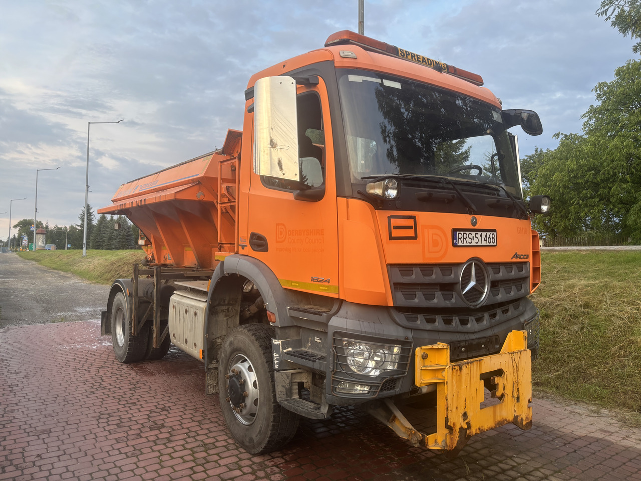 Mercedes AROCS 1824 4X4 GRITTER/SPREADER/PLOUGH - מפלסת שלג: תמונה 1 Mercedes AROCS 1824 4X4 GRITTER/SPREADER/PLOUGH - מפלסת שלג: תמונה 1