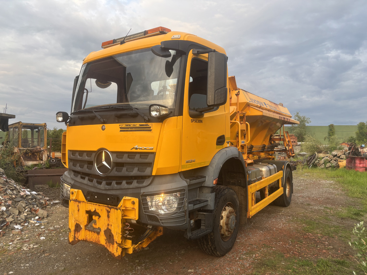 Mercedes AROCS 1824 4X4 GRITTER/SPREADER/PLOUGH - מפלסת שלג: תמונה 4 Mercedes AROCS 1824 4X4 GRITTER/SPREADER/PLOUGH - מפלסת שלג: תמונה 4