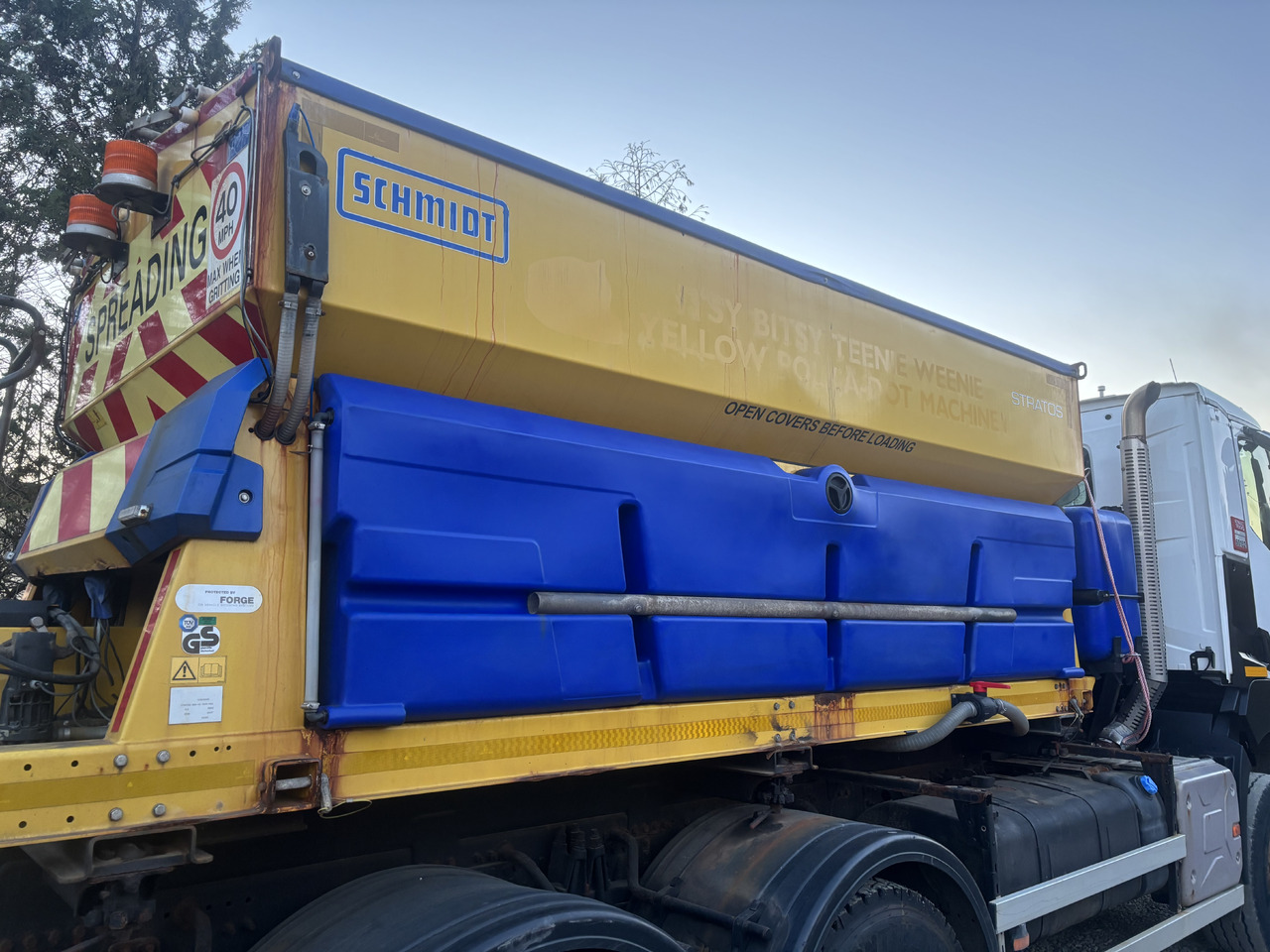 RENAULT K380 6x6 K380 6x6 SCHMIDT STRATOS III GRITTER/SPREADER PLOUGH - מפלסת שלג: תמונה 2 RENAULT K380 6x6 K380 6x6 SCHMIDT STRATOS III GRITTER/SPREADER PLOUGH - מפלסת שלג: תמונה 2