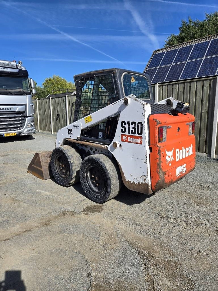 Bobcat S 130 - מעמיס היגוי החלקה: תמונה 2 Bobcat S 130 - מעמיס היגוי החלקה: תמונה 2