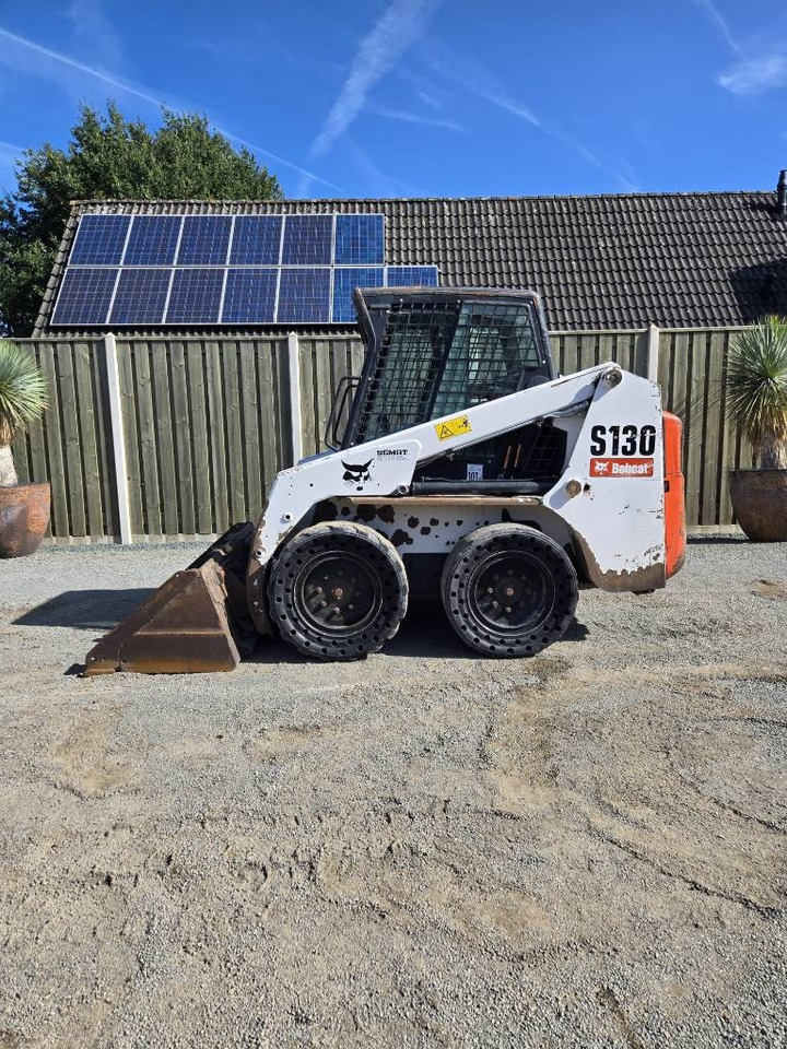 Bobcat S 130 - מעמיס היגוי החלקה: תמונה 1 Bobcat S 130 - מעמיס היגוי החלקה: תמונה 1