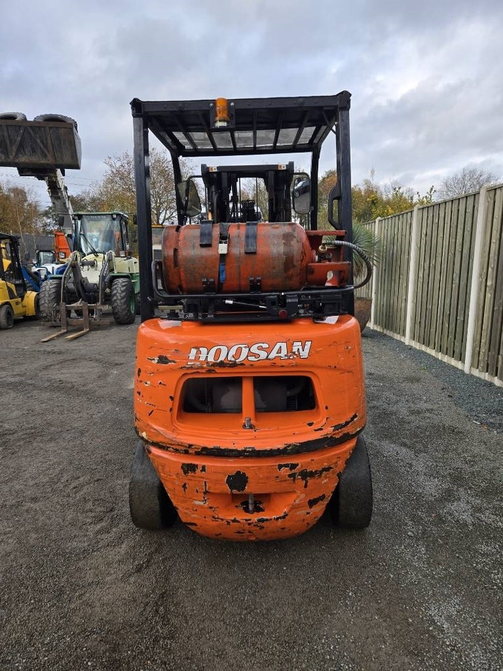 Doosan G 25 E-5 - מלגזת LPG: תמונה 3 Doosan G 25 E-5 - מלגזת LPG: תמונה 3