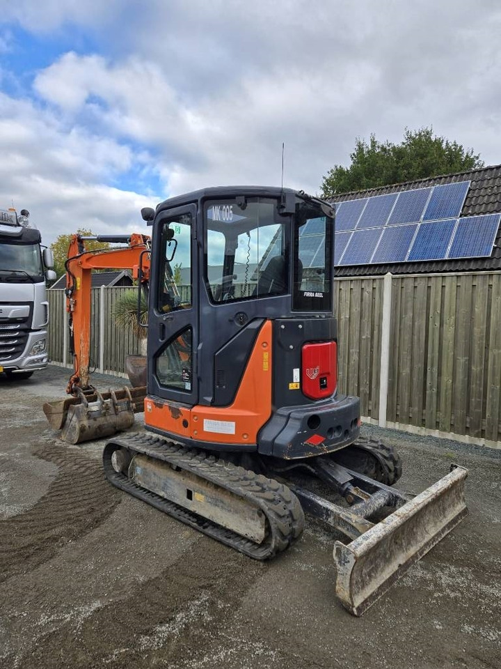 Hitachi ZX 38 U-5 A - מיני מחפר: תמונה 2 Hitachi ZX 38 U-5 A - מיני מחפר: תמונה 2