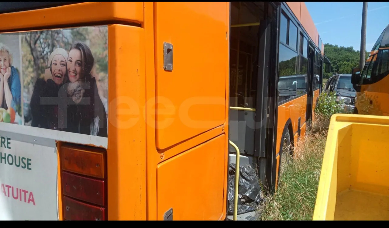 BredaMenarinibus M 240/E3 NU - אוטובוס עירוני: תמונה 4 BredaMenarinibus M 240/E3 NU - אוטובוס עירוני: תמונה 4