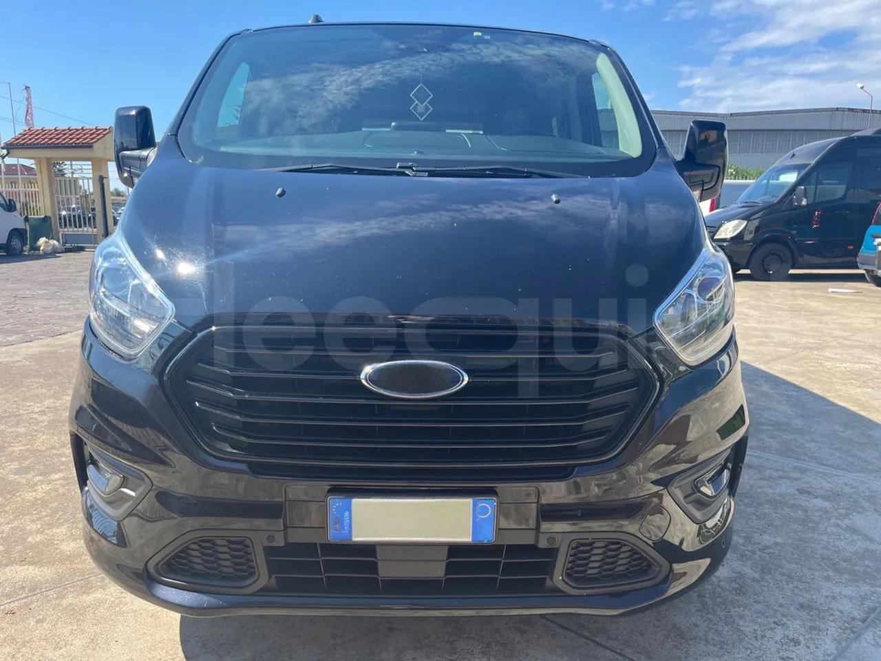 Ford Tourneo Custom - מיניבוס, כלי רכב מסחרי לנוסעים: תמונה 2 Ford Tourneo Custom - מיניבוס, כלי רכב מסחרי לנוסעים: תמונה 2