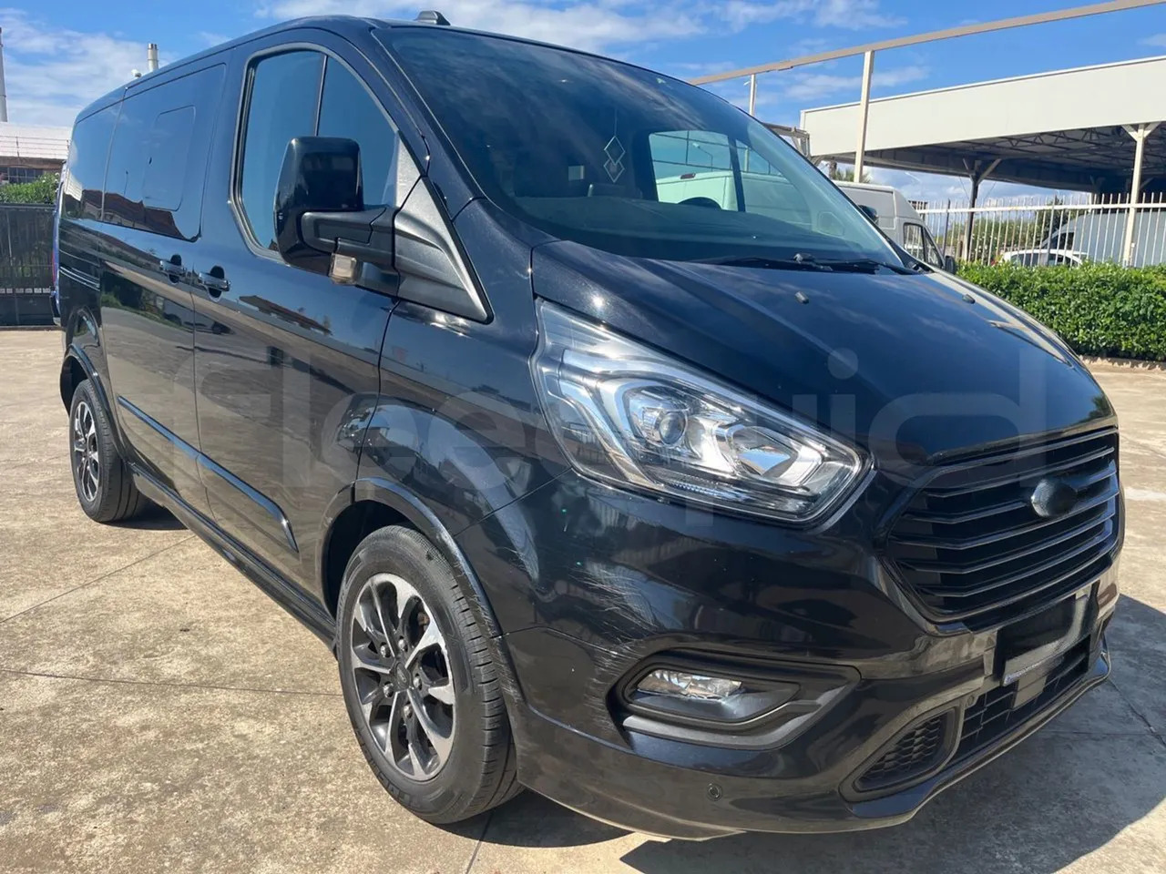 Ford Tourneo Custom - מיניבוס, כלי רכב מסחרי לנוסעים: תמונה 1 Ford Tourneo Custom - מיניבוס, כלי רכב מסחרי לנוסעים: תמונה 1
