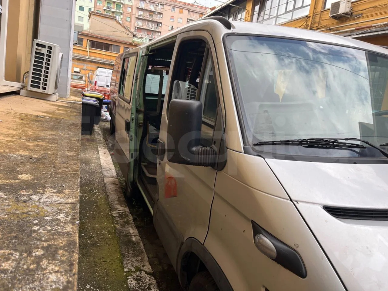 Iveco Daily - מיניבוס, כלי רכב מסחרי לנוסעים: תמונה 1 Iveco Daily - מיניבוס, כלי רכב מסחרי לנוסעים: תמונה 1