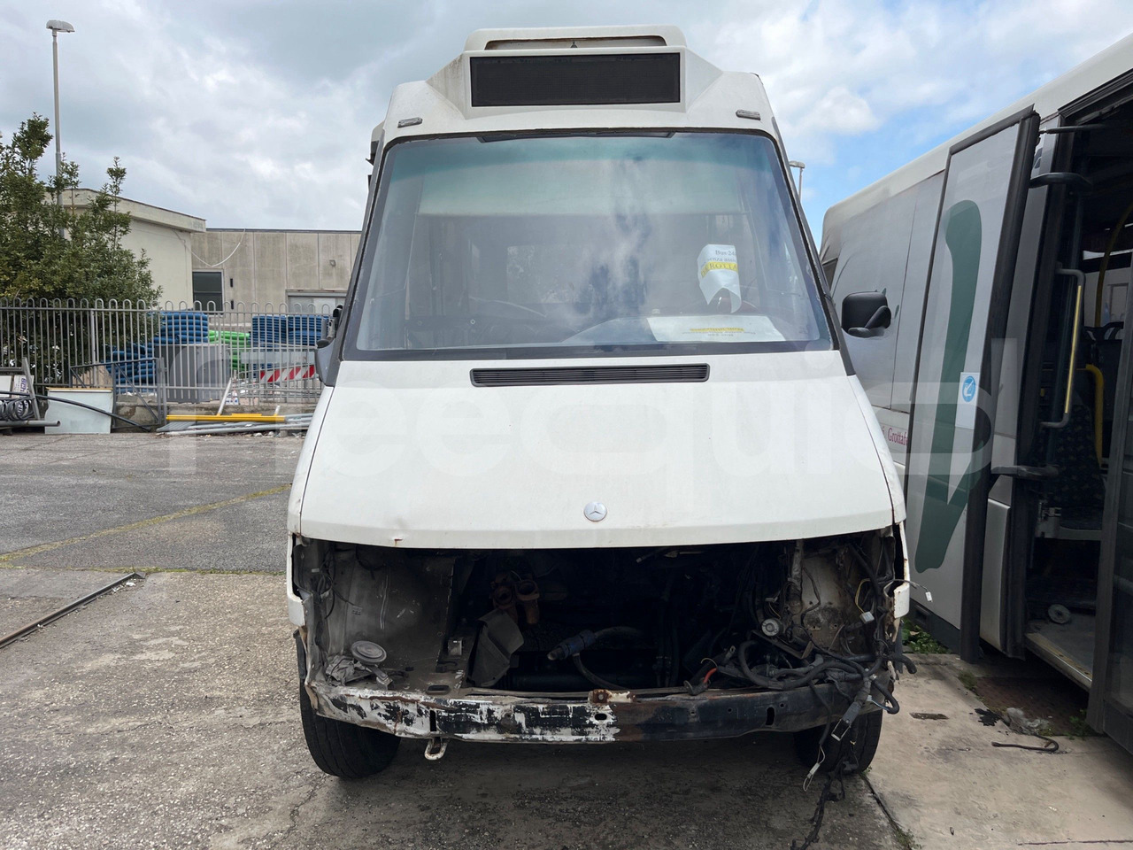 Mercedes-Benz 414T - מיניבוס, כלי רכב מסחרי לנוסעים: תמונה 2 Mercedes-Benz 414T - מיניבוס, כלי רכב מסחרי לנוסעים: תמונה 2