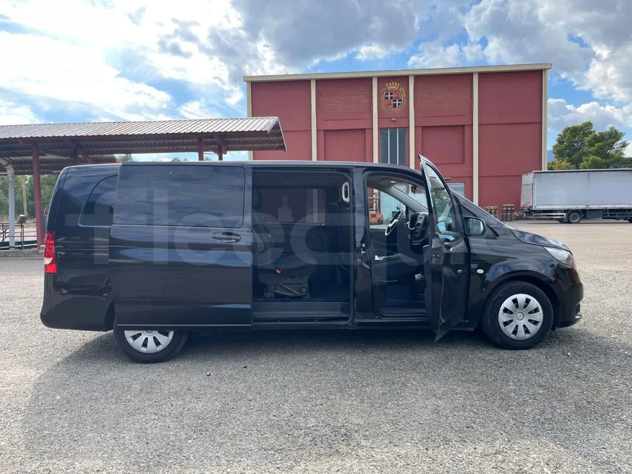 הַחכָּרָה  Mercedes-Benz Vito Tourer Mercedes-Benz Vito Tourer: תמונה 13