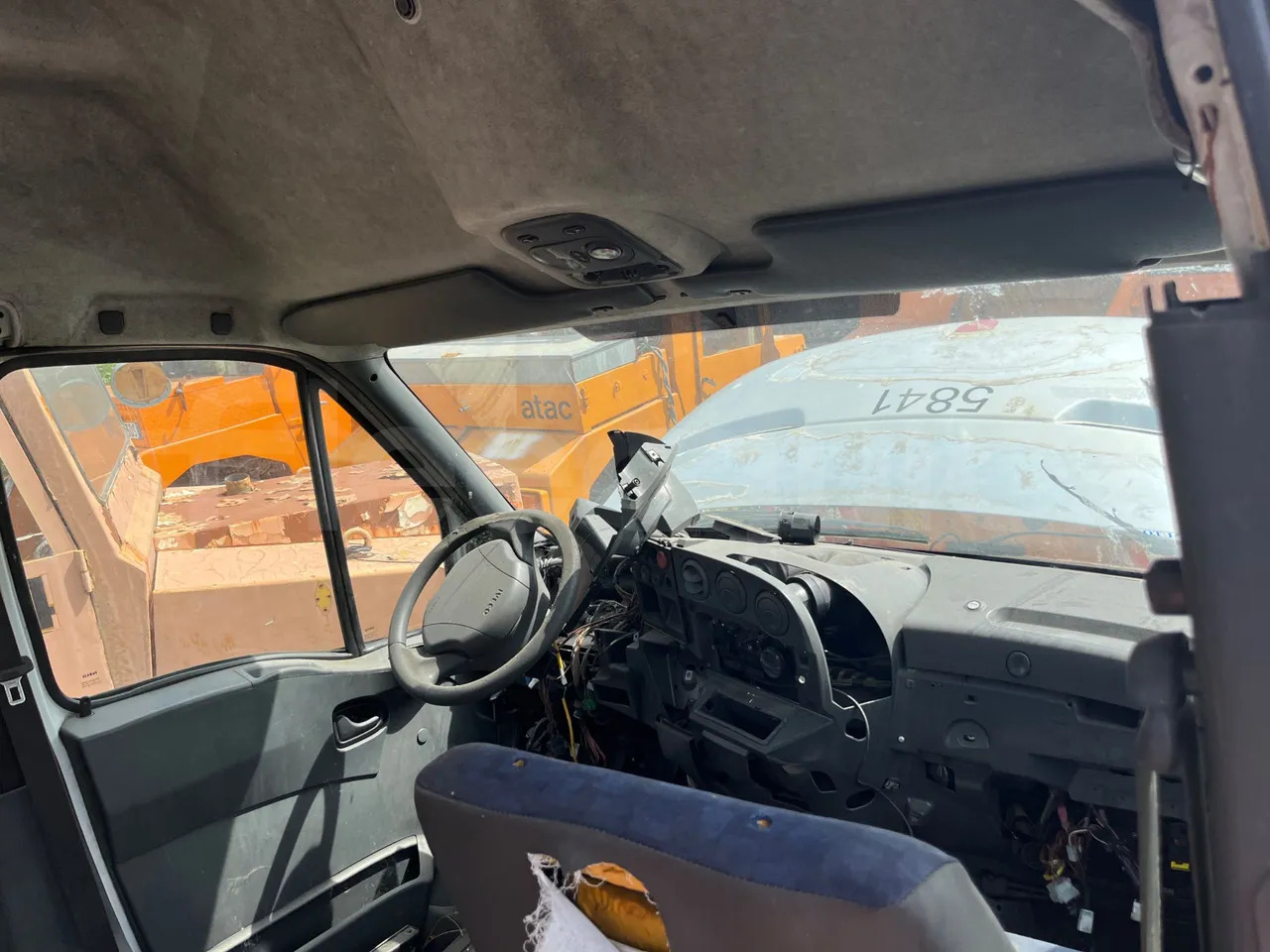 N. 2 Iveco Daily - מיניבוס, כלי רכב מסחרי לנוסעים: תמונה 5 N. 2 Iveco Daily - מיניבוס, כלי רכב מסחרי לנוסעים: תמונה 5