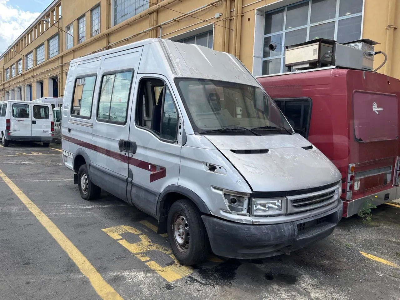 N.6Iveco Daily - מיניבוס, כלי רכב מסחרי לנוסעים: תמונה 1 N.6Iveco Daily - מיניבוס, כלי רכב מסחרי לנוסעים: תמונה 1