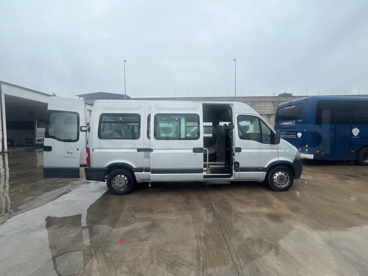 Nissan Interstar - מיניבוס, כלי רכב מסחרי לנוסעים: תמונה 4 Nissan Interstar - מיניבוס, כלי רכב מסחרי לנוסעים: תמונה 4