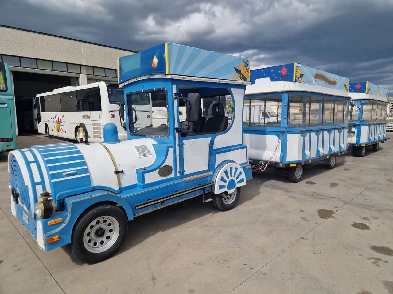 Suzuki Road train - אוטובוס בין עירוני: תמונה 4 Suzuki Road train - אוטובוס בין עירוני: תמונה 4