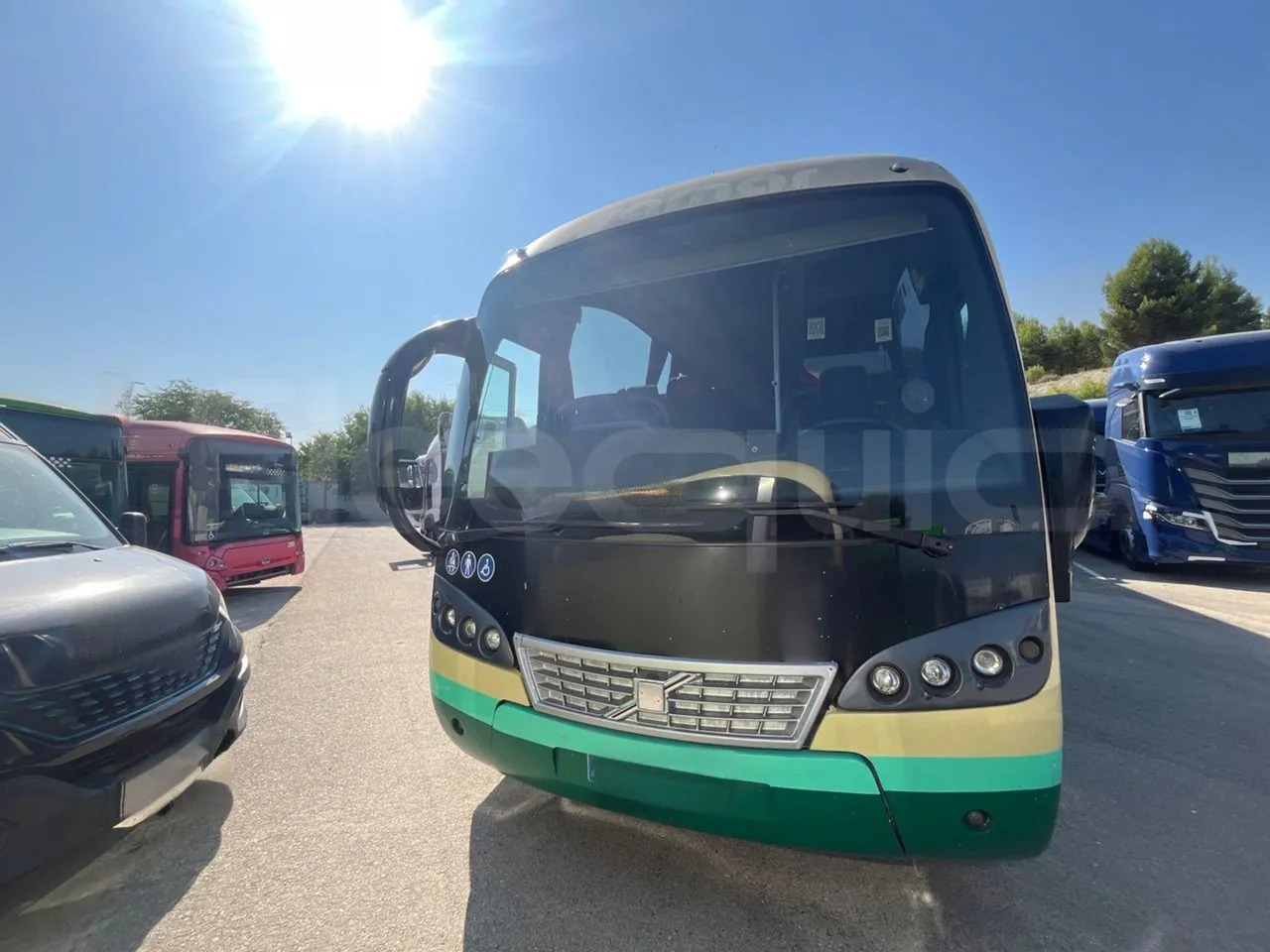 Volvo B12B - אוטובוס בין עירוני: תמונה 1 Volvo B12B - אוטובוס בין עירוני: תמונה 1