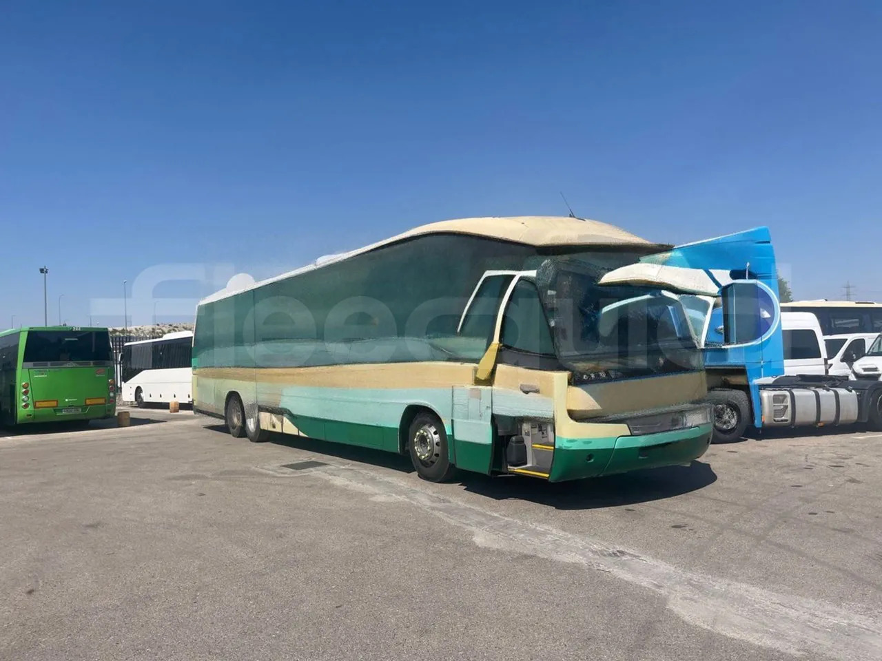 Volvo B12B - אוטובוס בין עירוני: תמונה 1 Volvo B12B - אוטובוס בין עירוני: תמונה 1