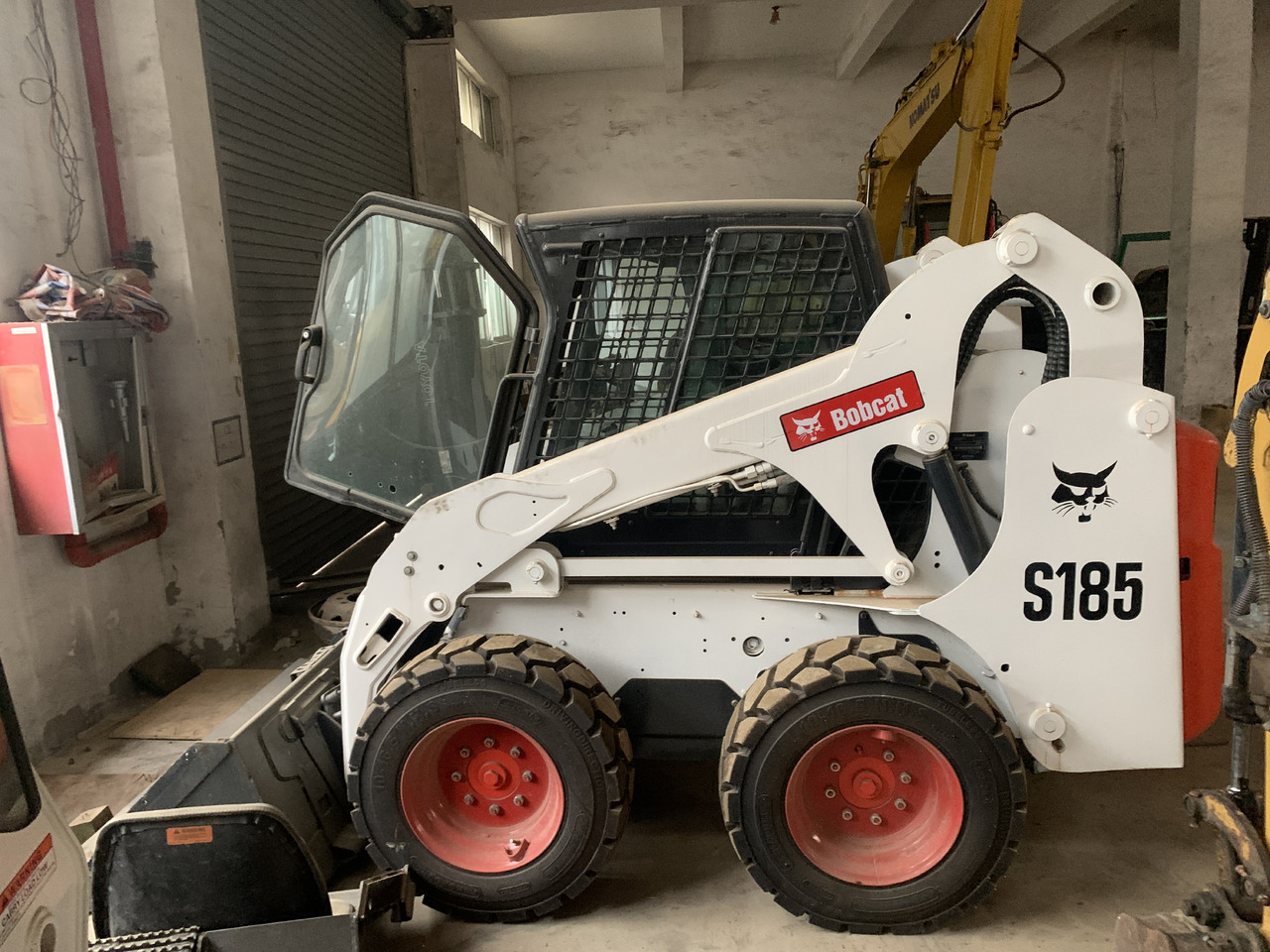 BOBCAT S185 - מעמיס היגוי החלקה: תמונה 3 BOBCAT S185 - מעמיס היגוי החלקה: תמונה 3