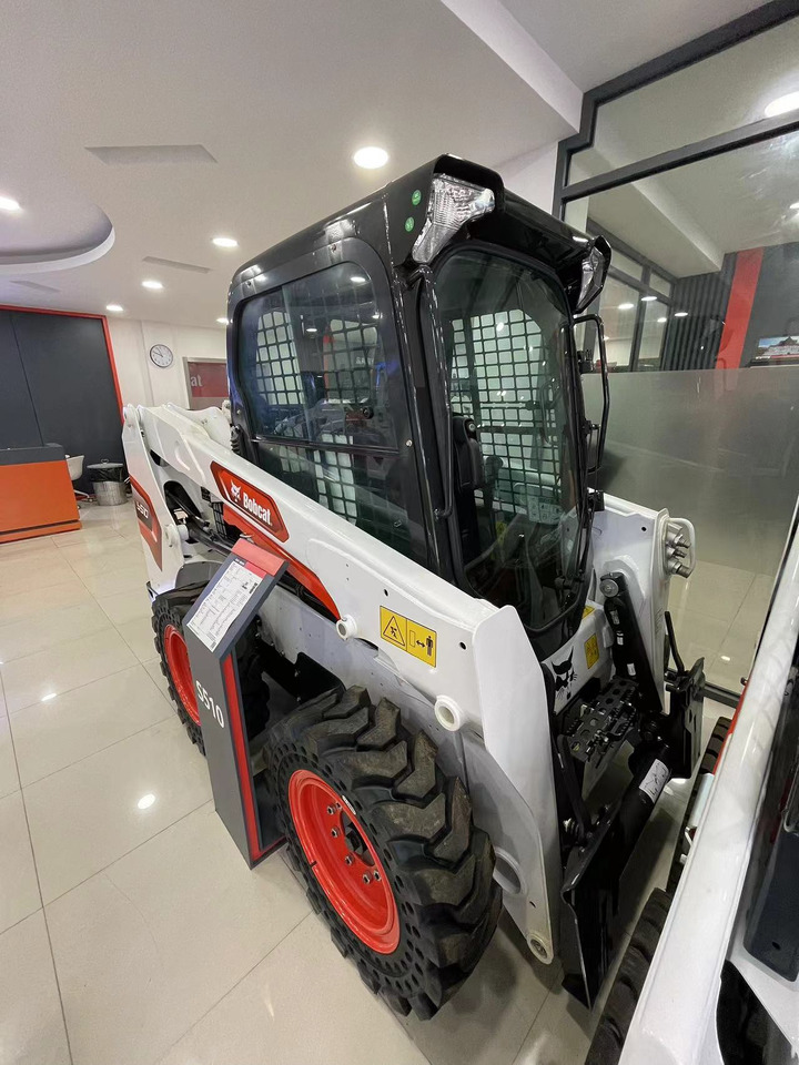 BOBCAT S510 C4 - מעמיס היגוי החלקה: תמונה 3 BOBCAT S510 C4 - מעמיס היגוי החלקה: תמונה 3