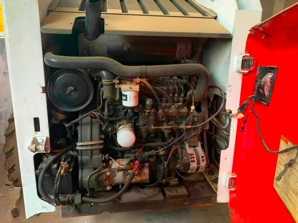 Bobcat S 300 - מעמיס היגוי החלקה: תמונה 3 Bobcat S 300 - מעמיס היגוי החלקה: תמונה 3
