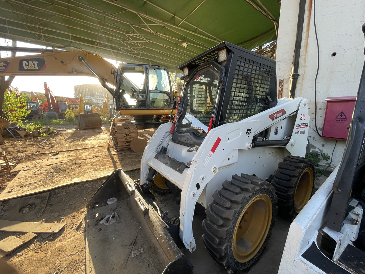 Bobcat S16 Skid-Steer Loader - מעמיס היגוי החלקה: תמונה 2 Bobcat S16 Skid-Steer Loader - מעמיס היגוי החלקה: תמונה 2