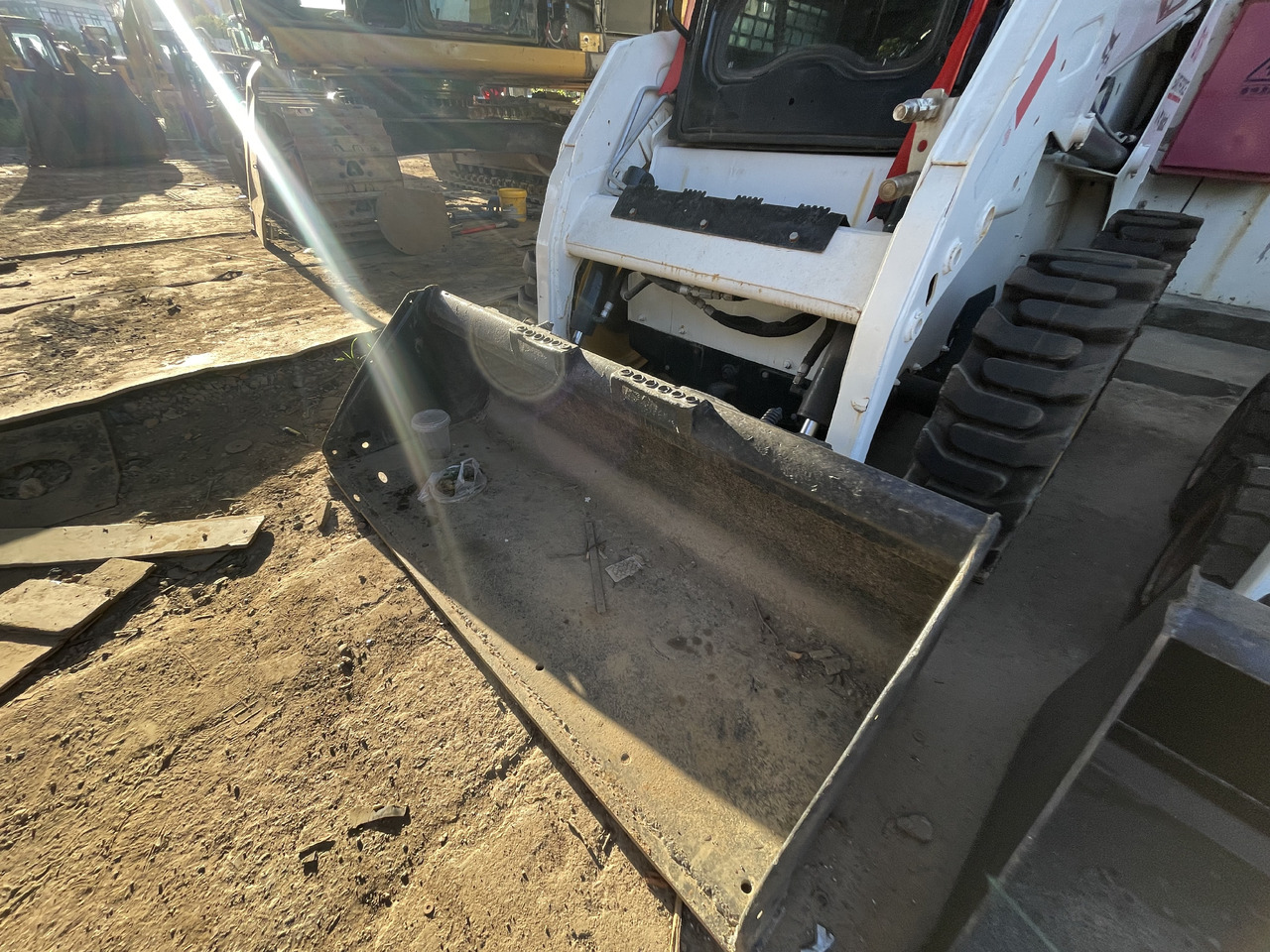 Bobcat S16 Skid-Steer Loader - מעמיס היגוי החלקה: תמונה 3 Bobcat S16 Skid-Steer Loader - מעמיס היגוי החלקה: תמונה 3