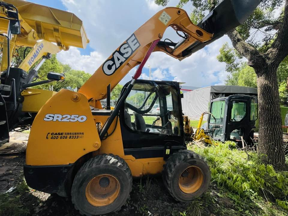 CASE SR250 - מעמיס היגוי החלקה: תמונה 3 CASE SR250 - מעמיס היגוי החלקה: תמונה 3