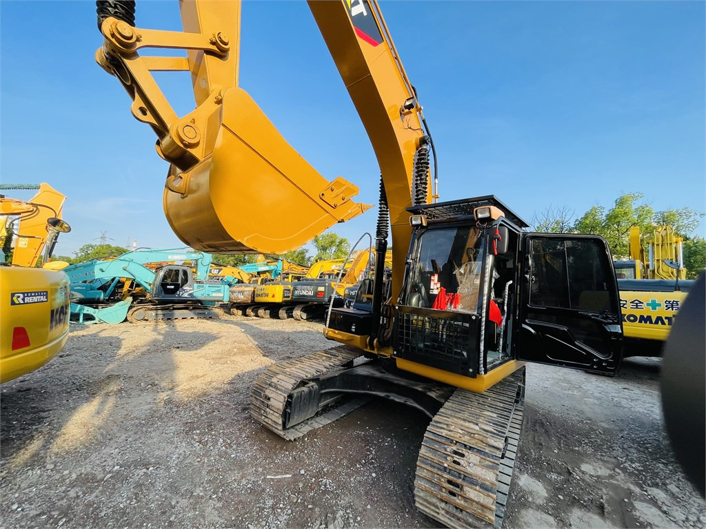 CAT 320D2 L - מחפר: תמונה 2 CAT 320D2 L - מחפר: תמונה 2
