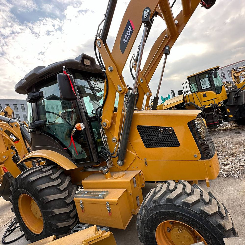 CATERPILLAR 420F - מחפרון: תמונה 2 CATERPILLAR 420F - מחפרון: תמונה 2