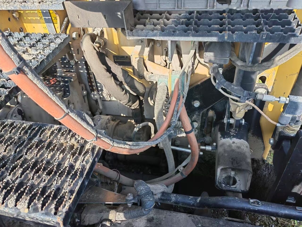 מרצף אספלט Caterpillar AP655: תמונה 6