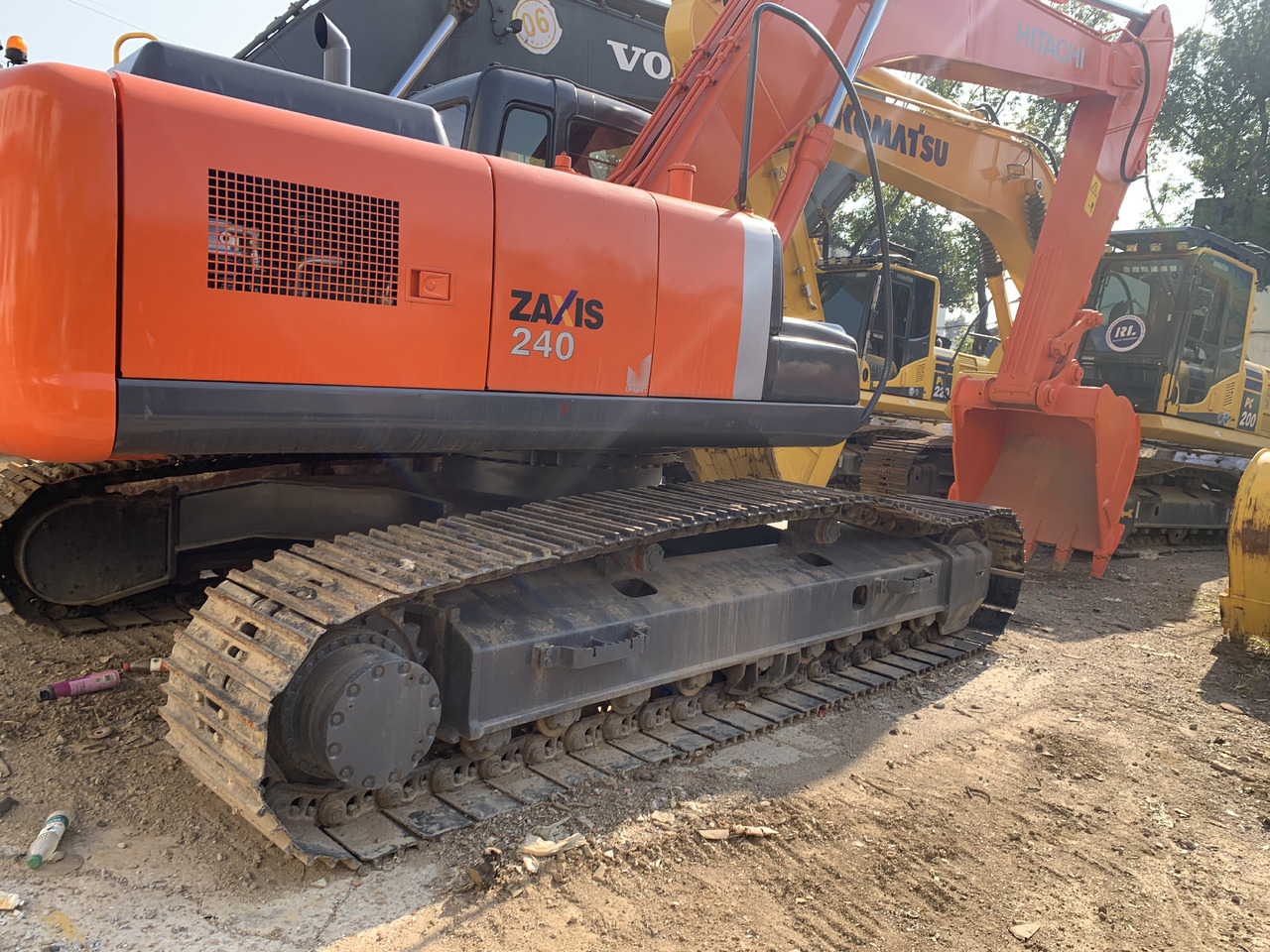 HITACHI ZAXIS240 - מחפר גלגלים: תמונה 3 HITACHI ZAXIS240 - מחפר גלגלים: תמונה 3