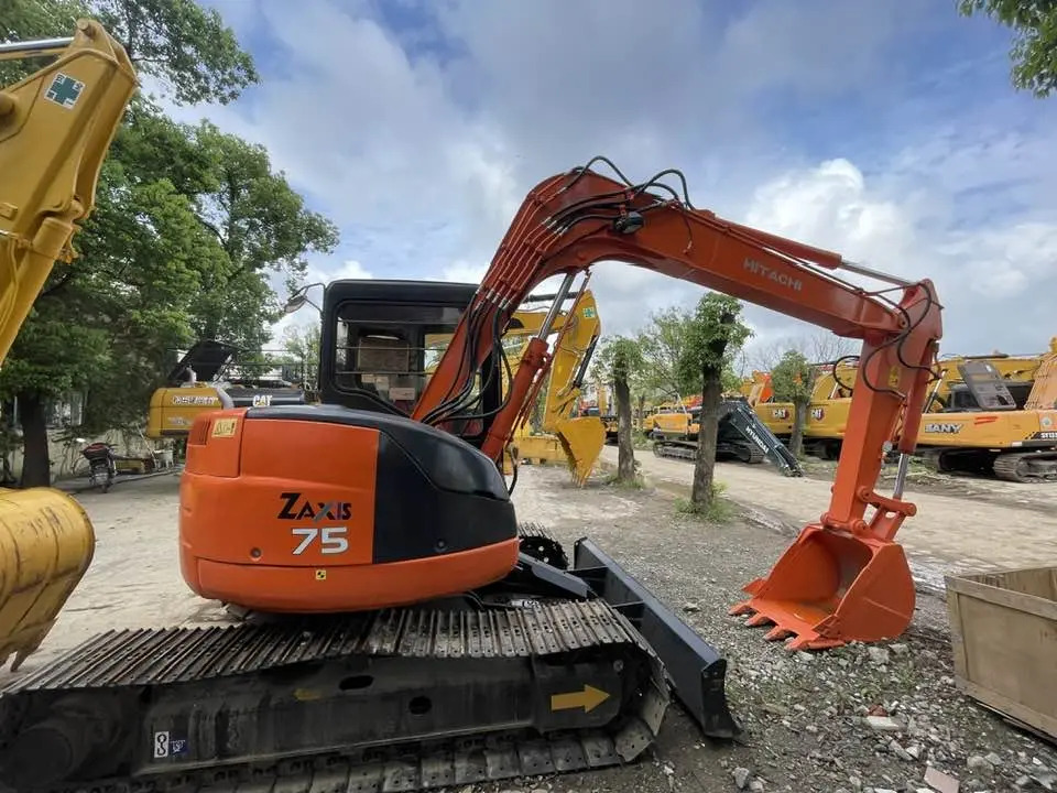 Hitachi ZX75US-7 - מיני מחפר: תמונה 1 Hitachi ZX75US-7 - מיני מחפר: תמונה 1