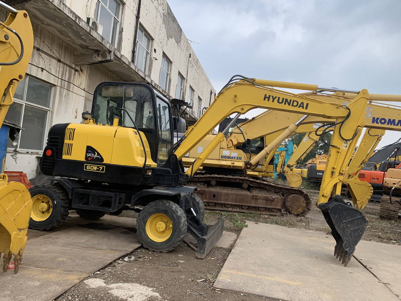 Hyudai R60W-7 - מחפר גלגלים: תמונה 1 Hyudai R60W-7 - מחפר גלגלים: תמונה 1