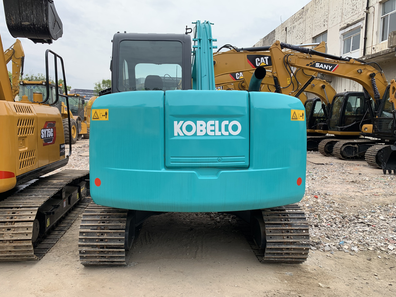 KOBELCO sk75-8 - מיני מחפר: תמונה 2 KOBELCO sk75-8 - מיני מחפר: תמונה 2