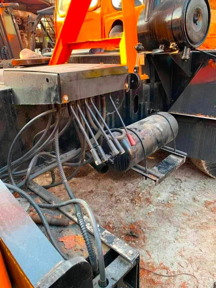 Kato NK 250 E - עגורן לכל שטח: תמונה 5 Kato NK 250 E - עגורן לכל שטח: תמונה 5