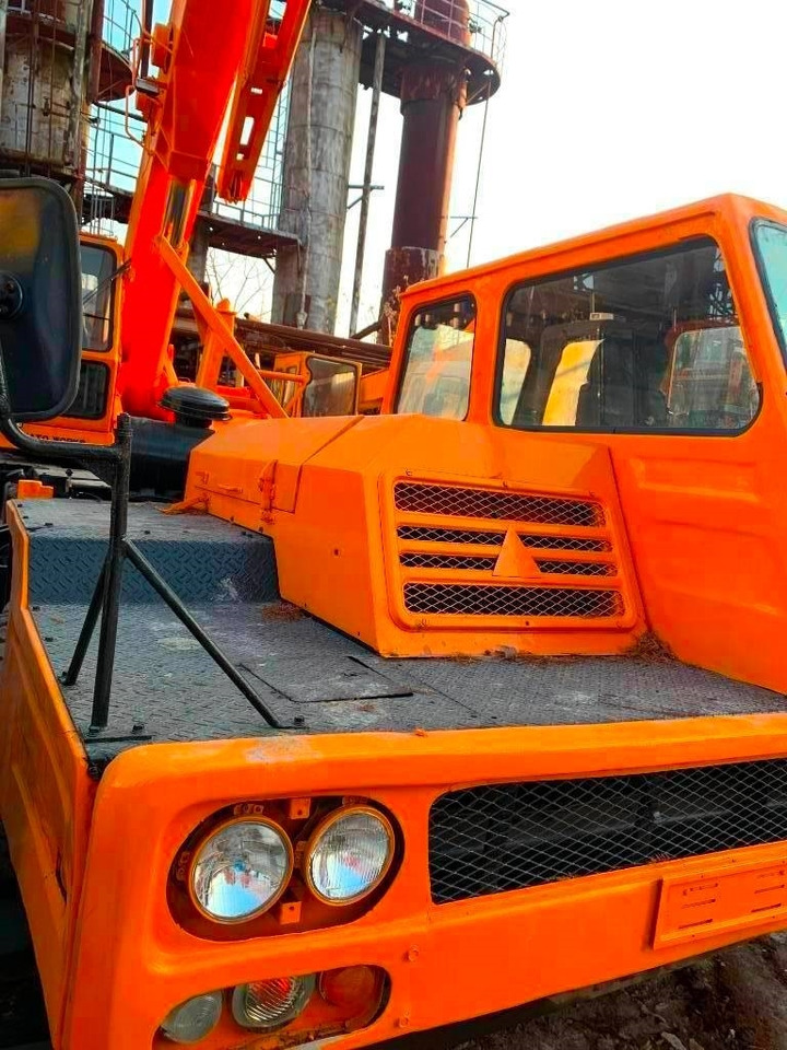 Kato NK 250 E - עגורן לכל שטח: תמונה 4 Kato NK 250 E - עגורן לכל שטח: תמונה 4