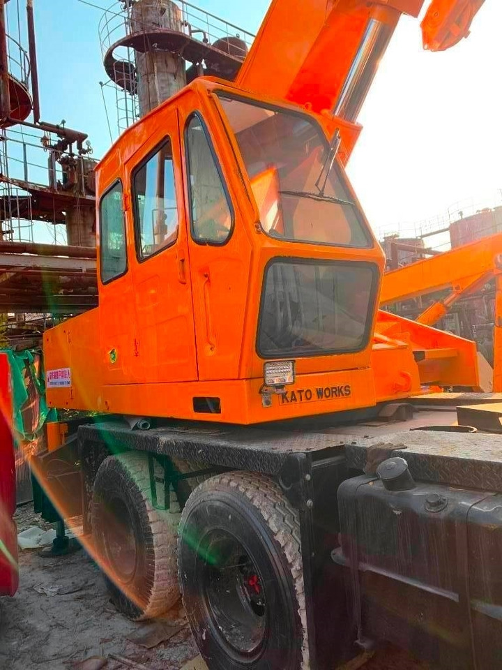 Kato NK 250 E - עגורן לכל שטח: תמונה 1 Kato NK 250 E - עגורן לכל שטח: תמונה 1