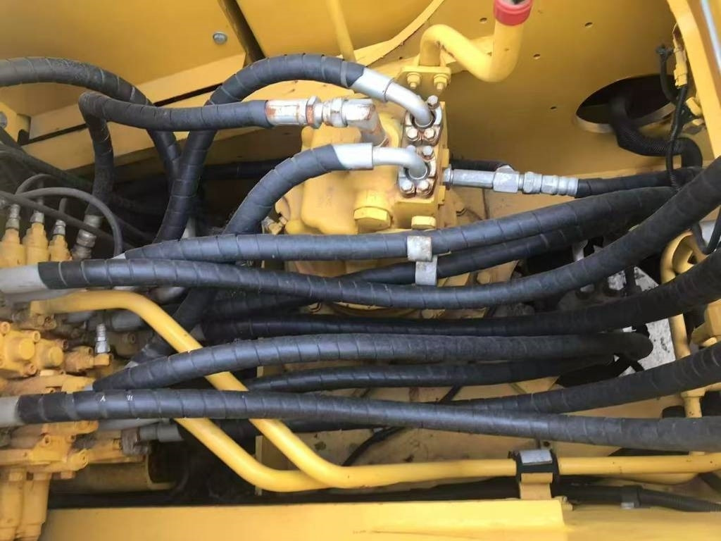 Komatsu PC 200-8 - מחפר סורק: תמונה 4 Komatsu PC 200-8 - מחפר סורק: תמונה 4