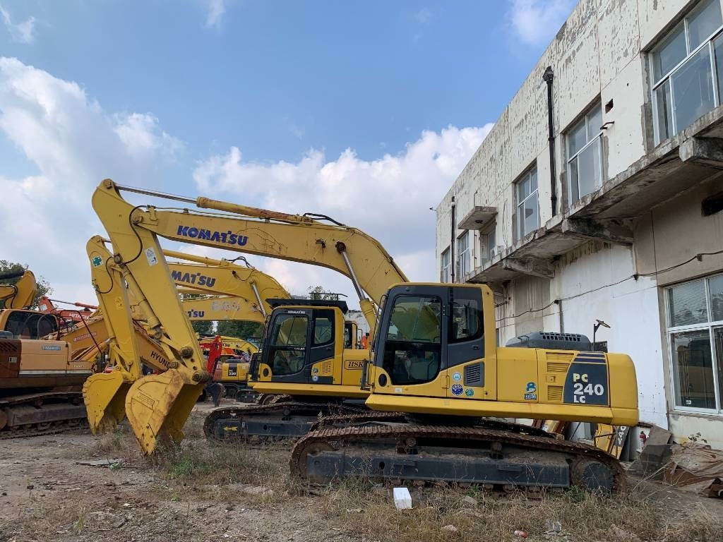Komatsu PC 240 - מחפר סורק: תמונה 2 Komatsu PC 240 - מחפר סורק: תמונה 2