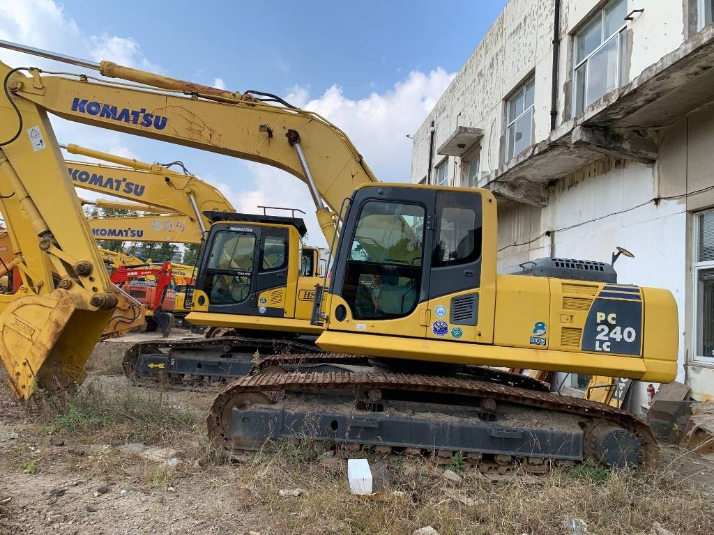 Komatsu PC 240 - מחפר סורק: תמונה 1 Komatsu PC 240 - מחפר סורק: תמונה 1