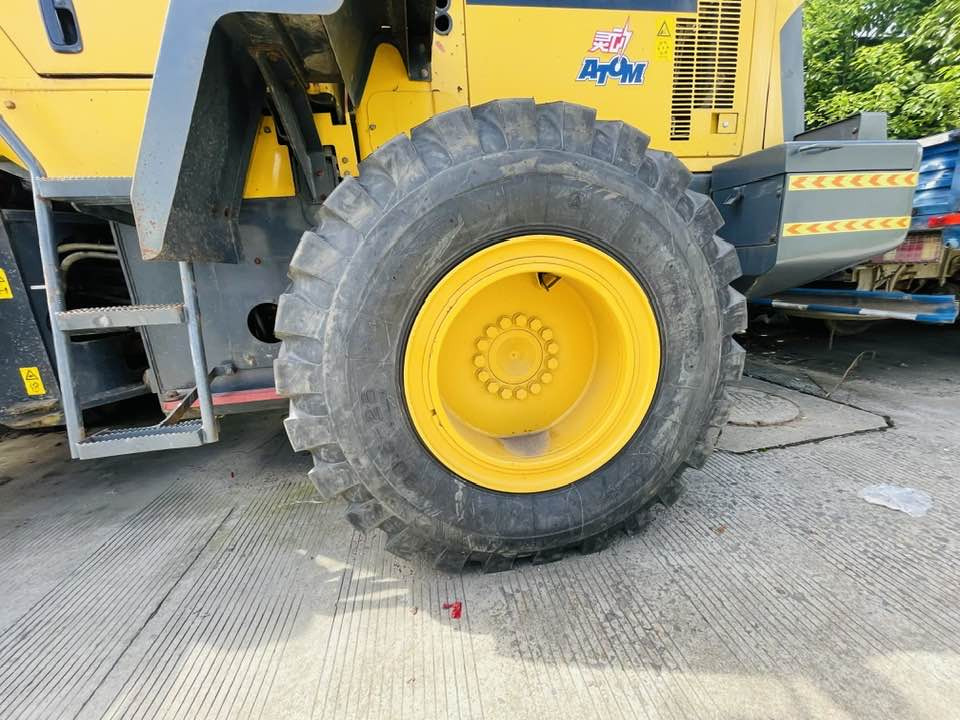Komatsu WA320-8 - מעמיס גלגלים: תמונה 5 Komatsu WA320-8 - מעמיס גלגלים: תמונה 5