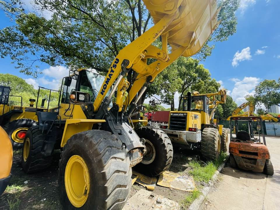 Komatsu WA380-8 - מעמיס גלגלים: תמונה 1 Komatsu WA380-8 - מעמיס גלגלים: תמונה 1
