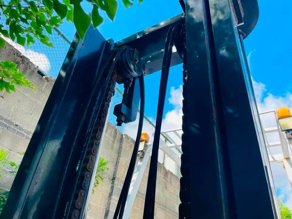 TCM FD100Z8 - מלגזת סולר: תמונה 3 TCM FD100Z8 - מלגזת סולר: תמונה 3