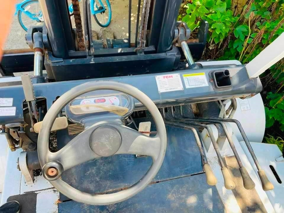 TCM FD100Z8 - מלגזת סולר: תמונה 2 TCM FD100Z8 - מלגזת סולר: תמונה 2