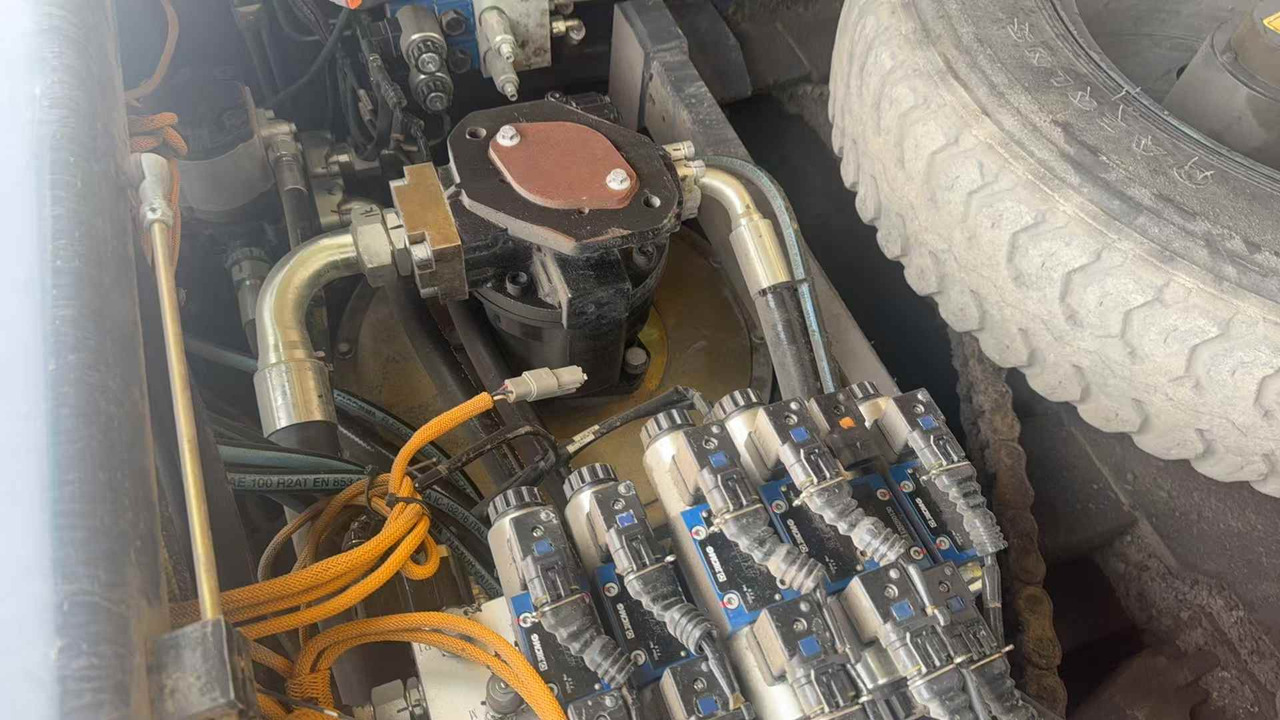 XCMG RP453L - מרצף אספלט: תמונה 4 XCMG RP453L - מרצף אספלט: תמונה 4