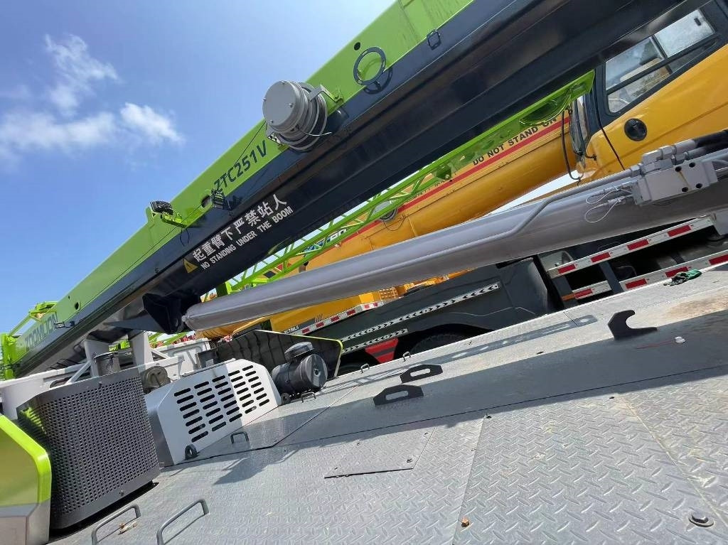 Zoomlion ZCT251V - עגורן לכל שטח: תמונה 5 Zoomlion ZCT251V - עגורן לכל שטח: תמונה 5
